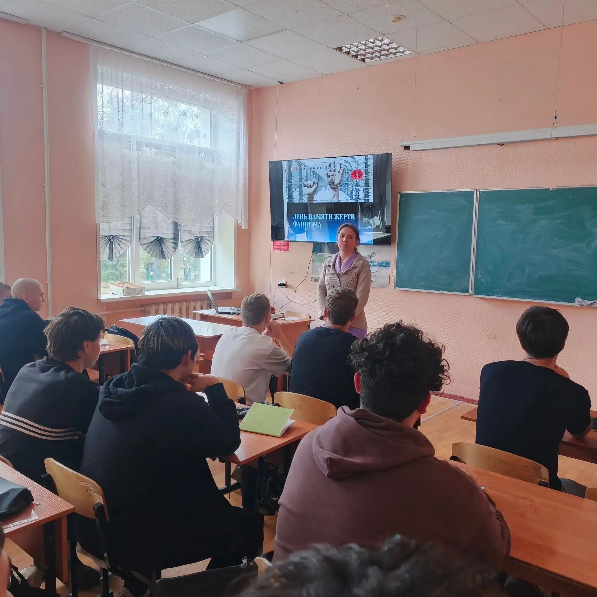 🕯️ Помнить, чтобы не повторить: День памяти жертв фашизма в Луховицком авиационном техникуме 🕯️